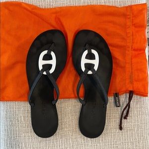 Hermès black flip flops